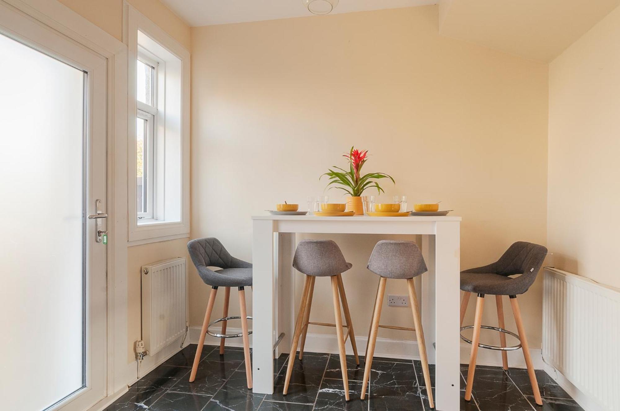 2 Bed Property, Sleeps 5, Free Parking, Near City Centre EDI Exterior foto